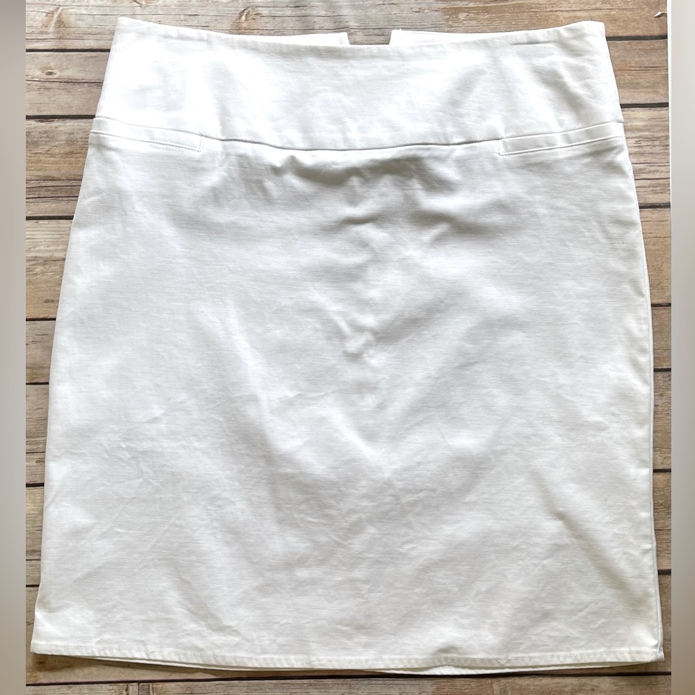 🤍New York & Company City Stretch White Skirt🤍